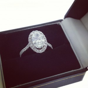 Oval diamond halo
