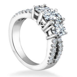 Engagement Ring 3 Stone Round Brilliant