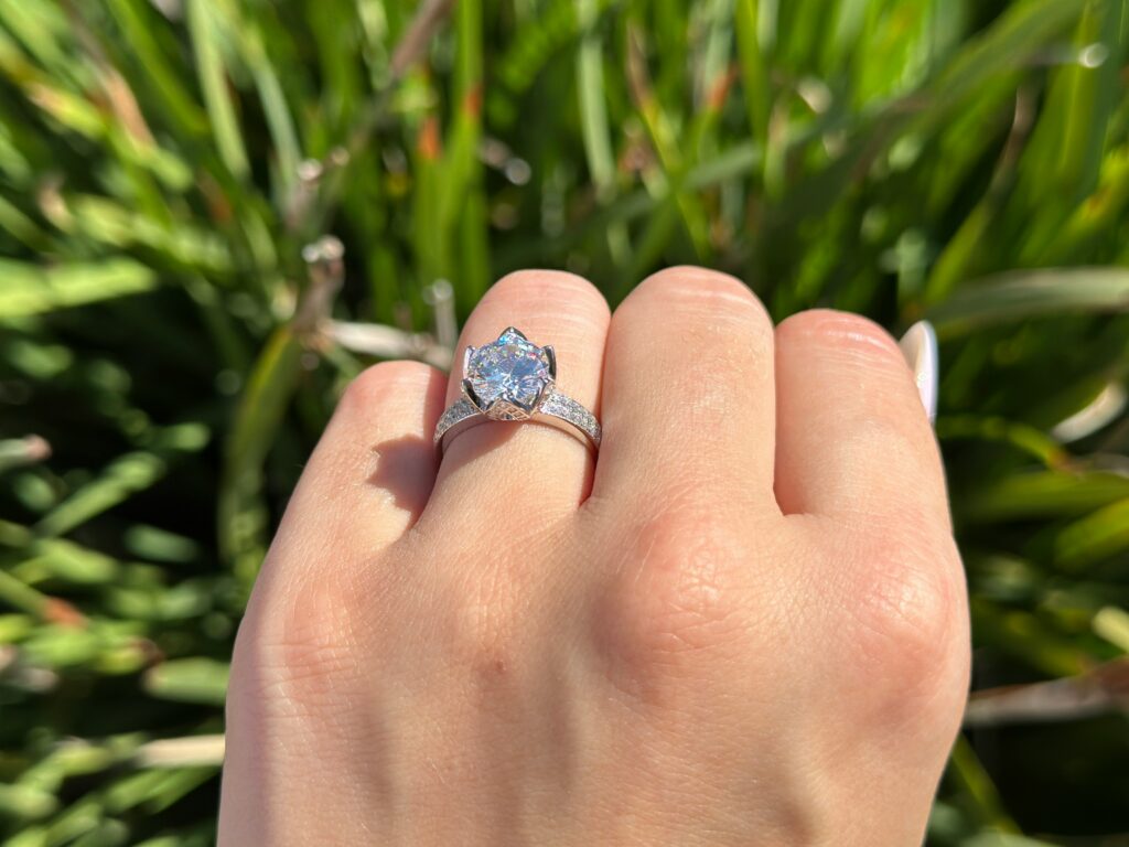round-diamond-engagement-ring