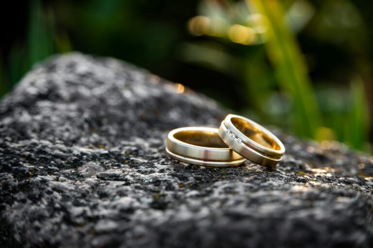 wedding-rings-with-bands